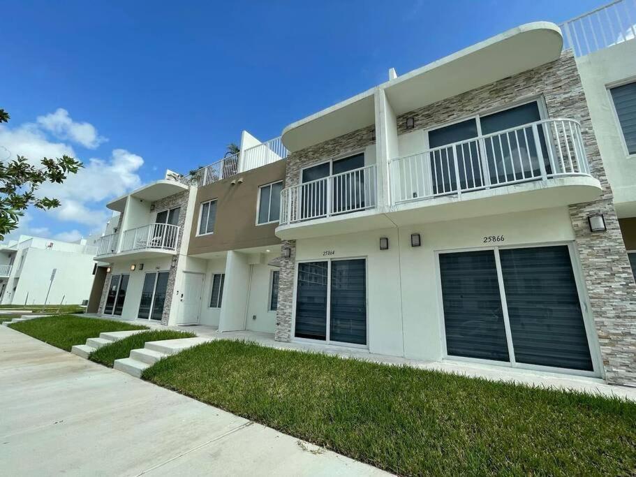 Vacay Spot Experience Luna Sky! 65" Tv Bar, Bbq, Shower Massage Jets, Music, Go To Fl Keys Homestead Bagian luar foto