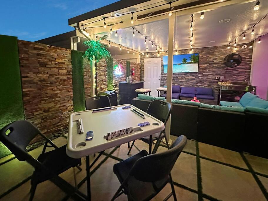 Vacay Spot Experience Luna Sky! 65" Tv Bar, Bbq, Shower Massage Jets, Music, Go To Fl Keys Homestead Bagian luar foto