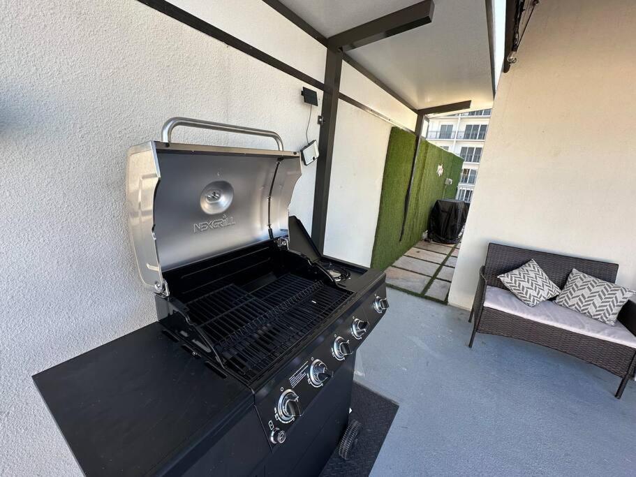 Vacay Spot Experience Luna Sky! 65" Tv Bar, Bbq, Shower Massage Jets, Music, Go To Fl Keys Homestead Bagian luar foto