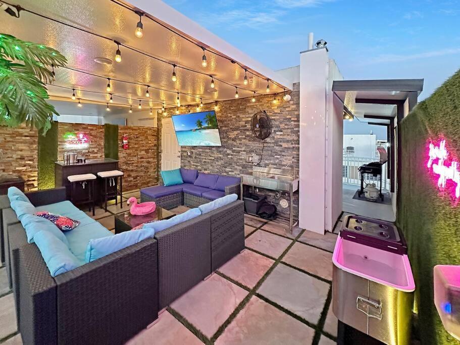 Vacay Spot Experience Luna Sky! 65" Tv Bar, Bbq, Shower Massage Jets, Music, Go To Fl Keys Homestead Bagian luar foto